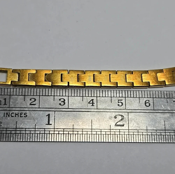 Vintage Burdines Gold Tone Watch 17 Jewels 19mm Dainty Manual Wind Running - Picture 9 of 10